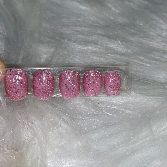 20pcs Pink Glitter Kids Press on Nails - Picture 1 of 12